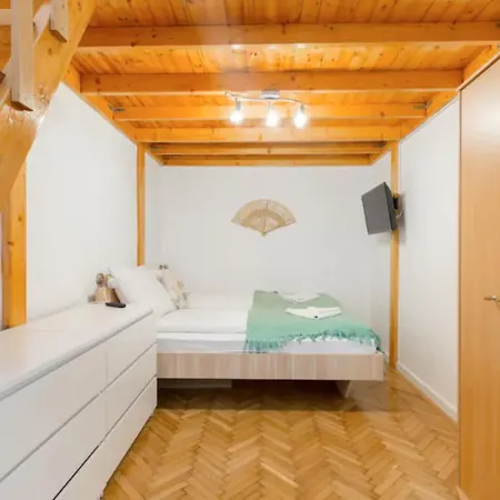 Retro Getaway Király Street Heart Of The Apartamento *